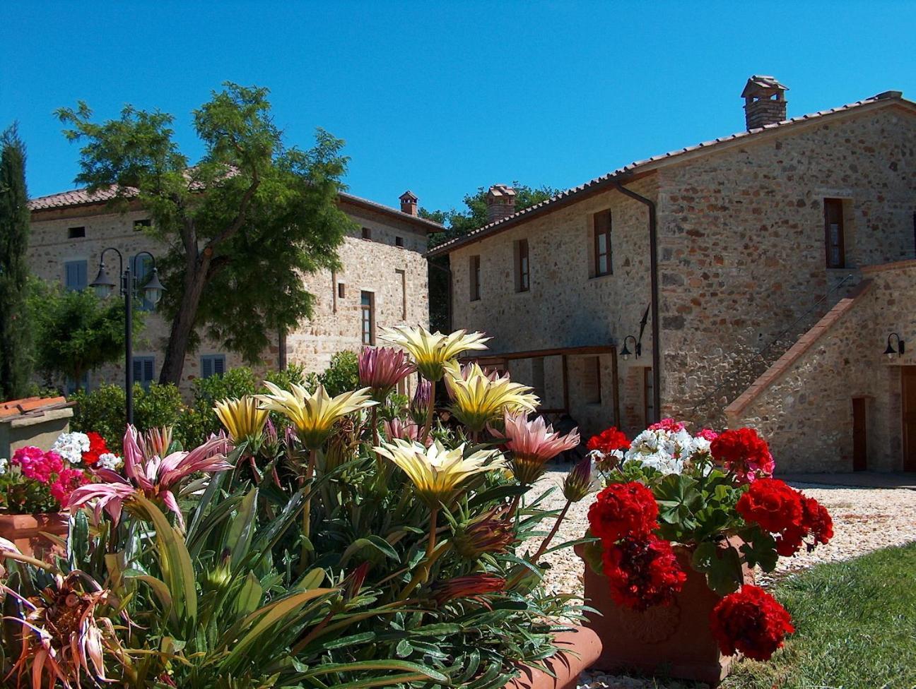 Borgo Il Villino Guest House Casole dʼElsa Exterior foto